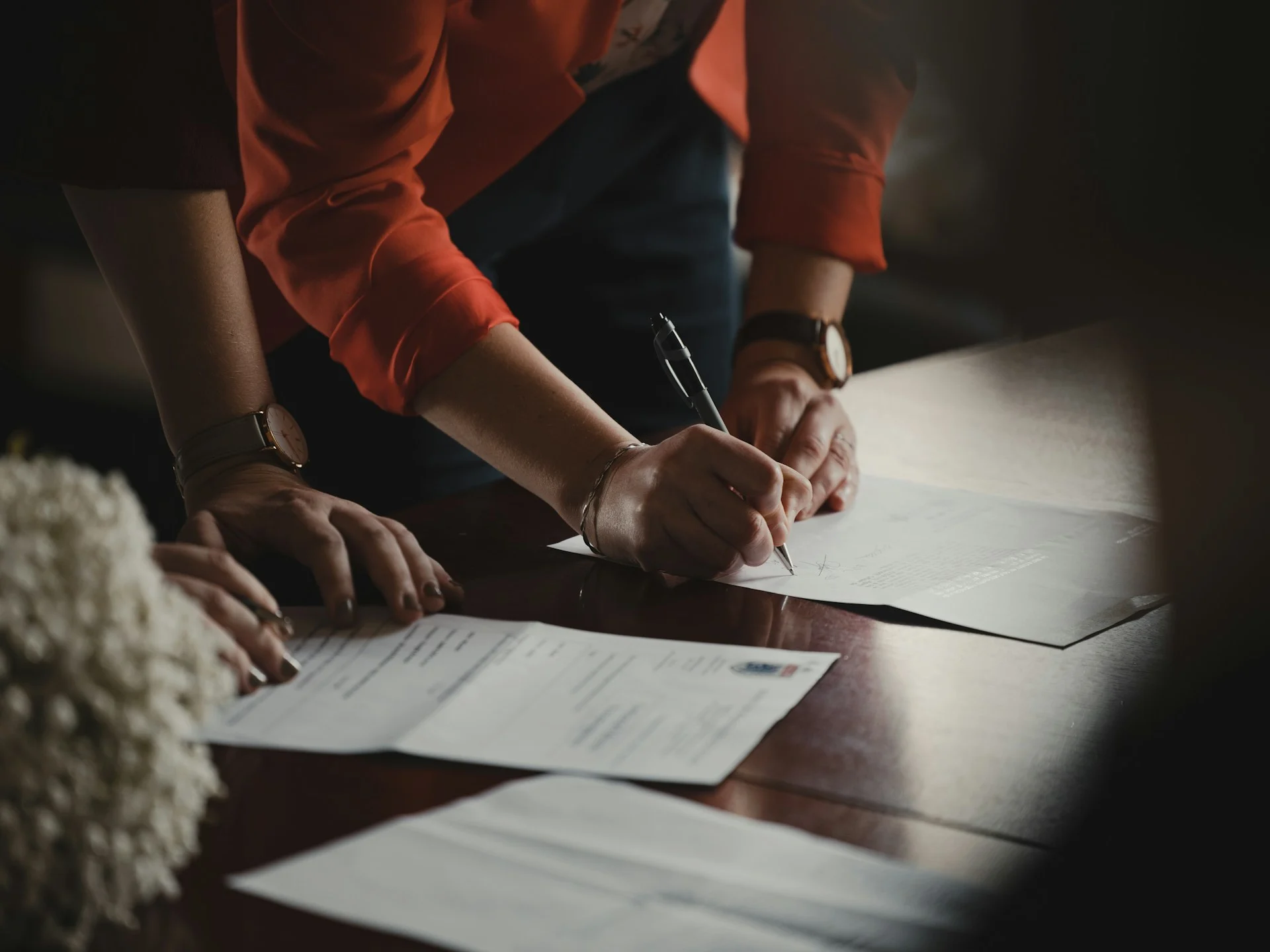 Elaboração e revisão de contratos